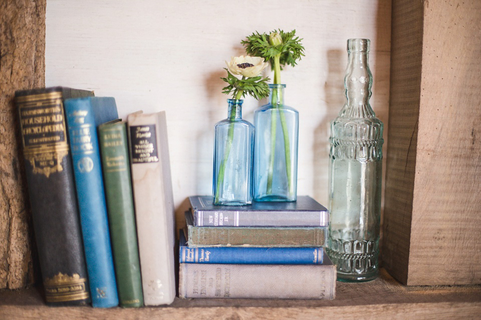 Something blue - a beautiful vintage style wedding inspiration shoot. Photography by Ilaria Petrucci. Styling by Beyond Vintage.