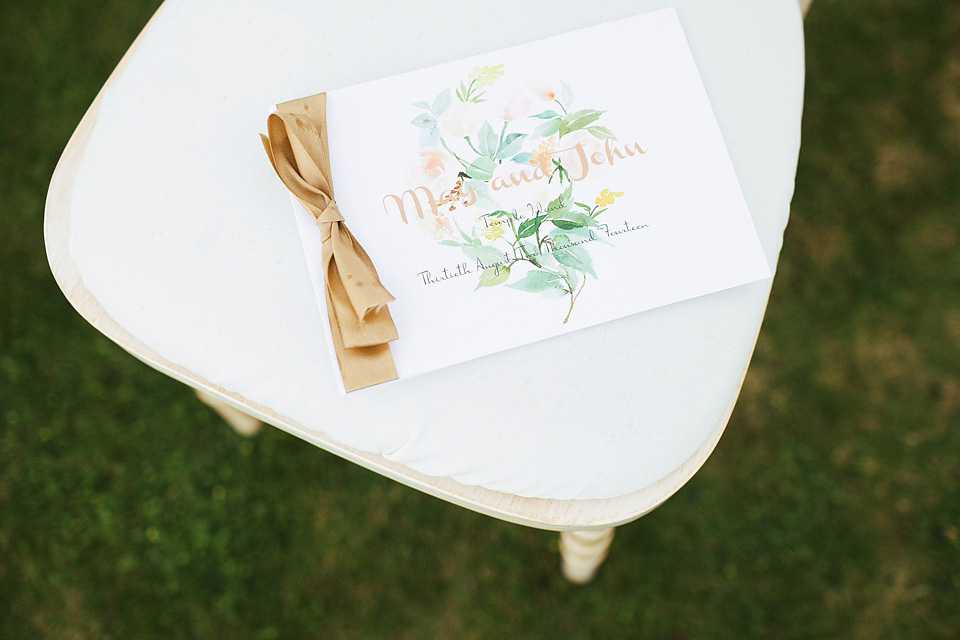 A Summer wedding in shades of peaches and cream. Photography by Mike & Tom.