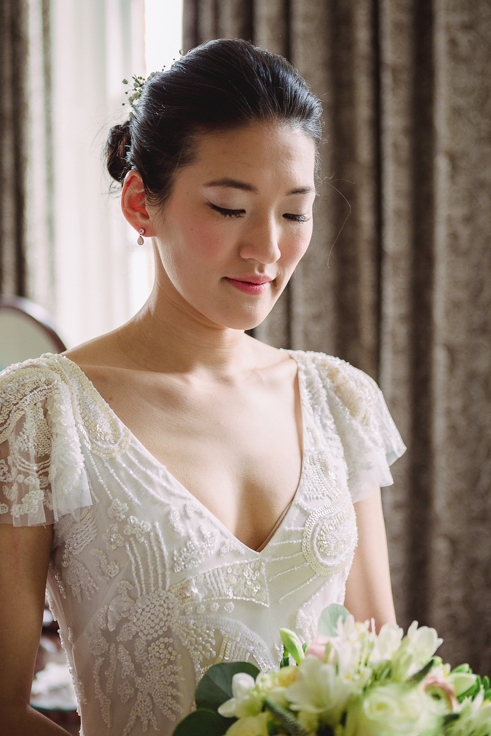 The bride wears Eliza Jane Howell for her elegant Spring wedding at Iscoyd Park. Photography by Jade Osborne.