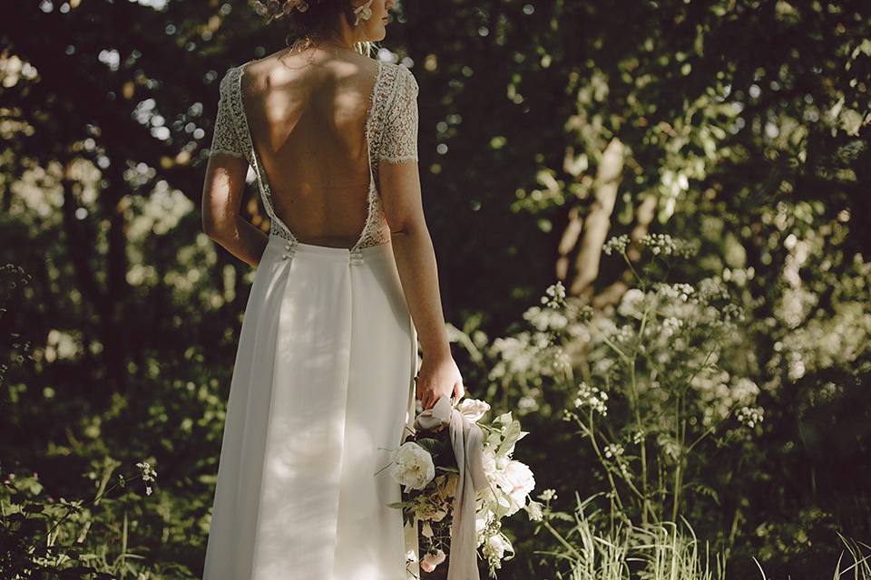 Fine art wedding inspiration - English garden romance. Photography by Rebecca Goddard, floral styling by Jo Flowers.