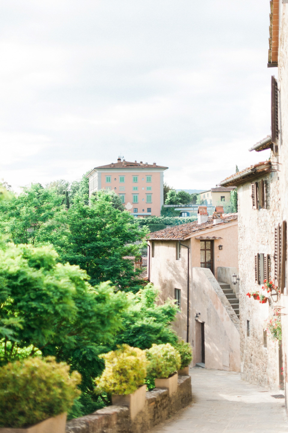 Elegant wedding inspiration at Il Borro in Tuscany Italy. Photography by Kate Nielen.