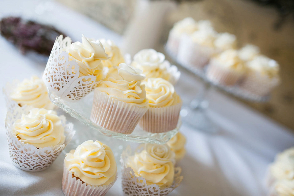 Charlotte Balbier Lace for a Simple, Elegant and Quintessentially English Wedding Charlotte Balbier Lace for a Simple, Elegant and Quintessentially English Wedding