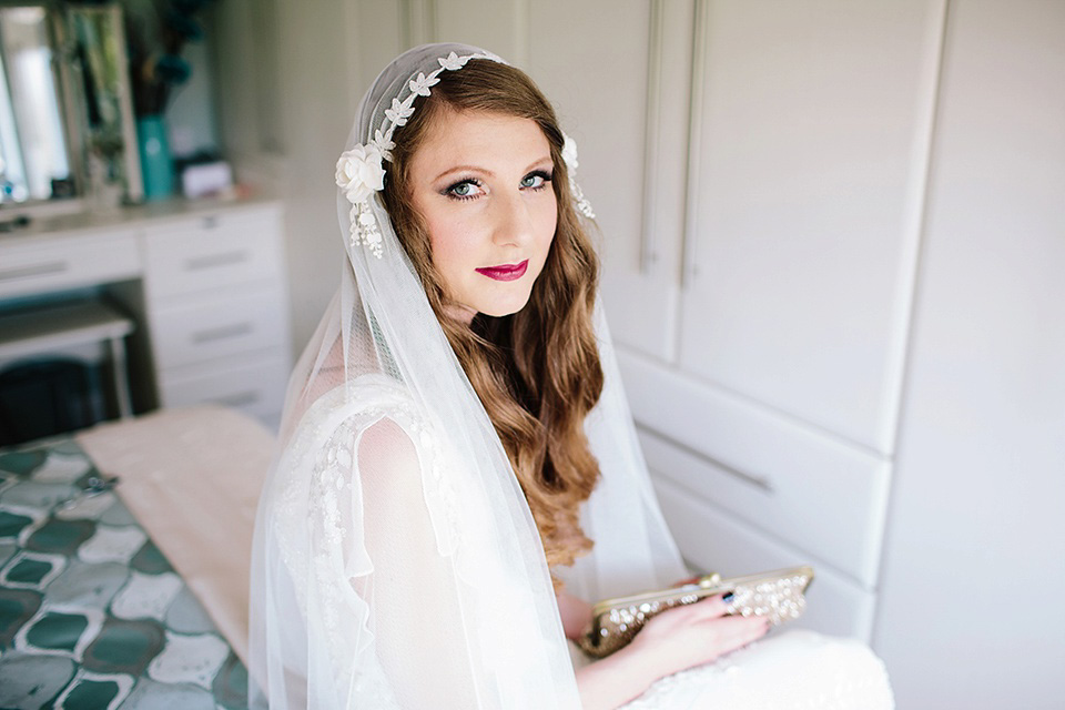 The bride wears Eliza Jane Howell for her Great Gatsby inspired city wedding. Photography by Jo Hastings.