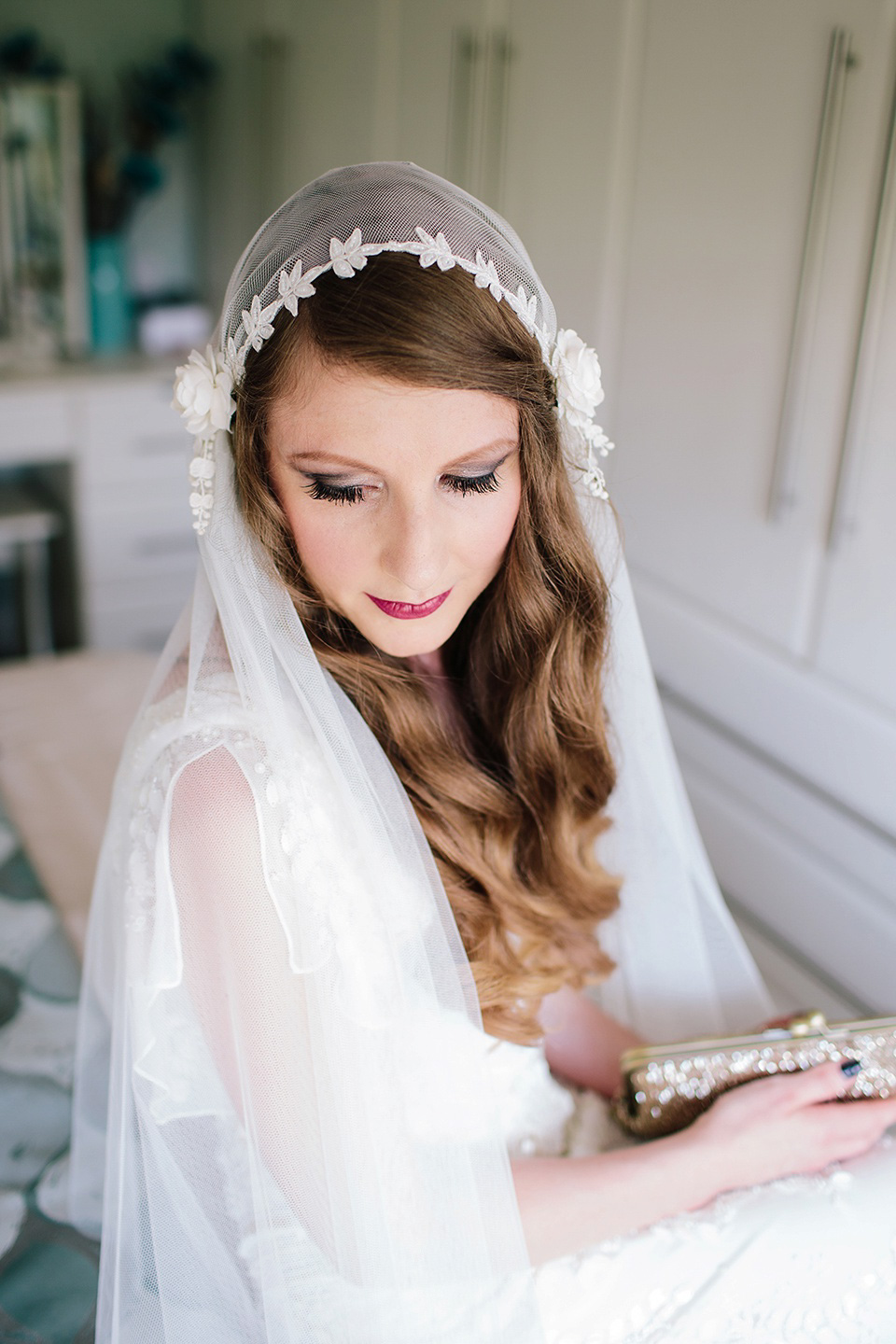 The bride wears Eliza Jane Howell for her Great Gatsby inspired city wedding. Photography by Jo Hastings.