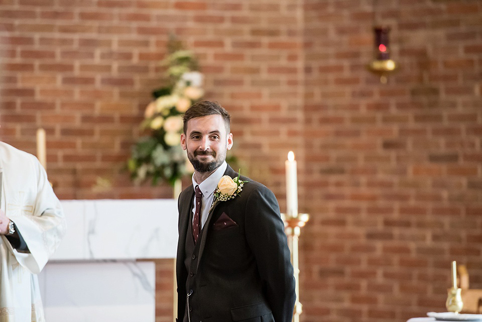 The bride wears Eliza Jane Howell for her Great Gatsby inspired city wedding. Photography by Jo Hastings.