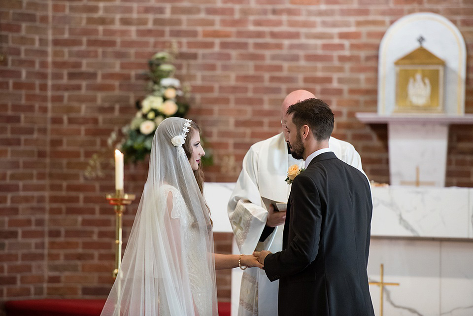 The bride wears Eliza Jane Howell for her Great Gatsby inspired city wedding. Photography by Jo Hastings.