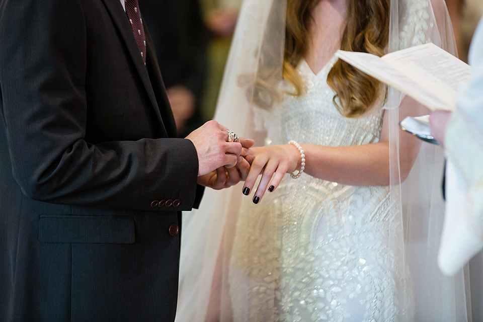 The bride wears Eliza Jane Howell for her Great Gatsby inspired city wedding. Photography by Jo Hastings.