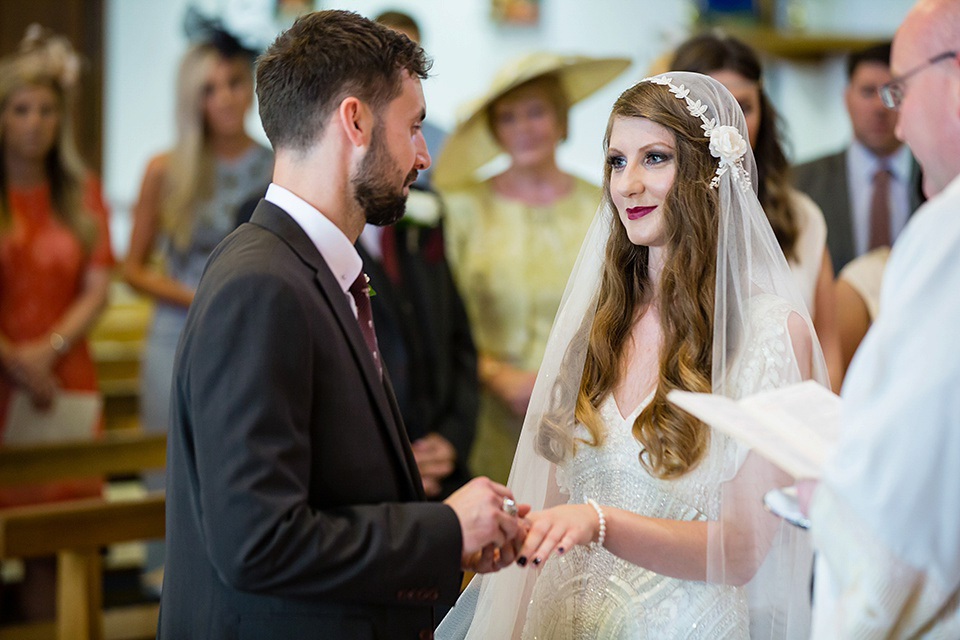 The bride wears Eliza Jane Howell for her Great Gatsby inspired city wedding. Photography by Jo Hastings.