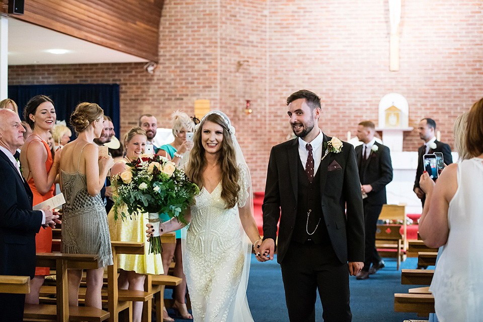 The bride wears Eliza Jane Howell for her Great Gatsby inspired city wedding. Photography by Jo Hastings.