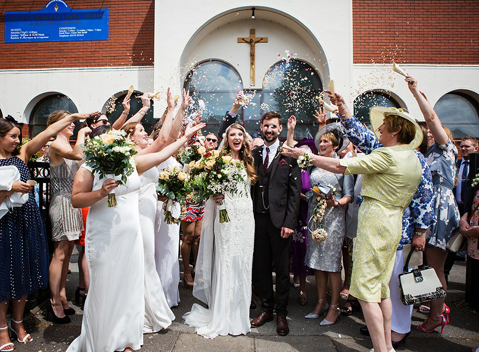 The bride wears Eliza Jane Howell for her Great Gatsby inspired city wedding. Photography by Jo Hastings.