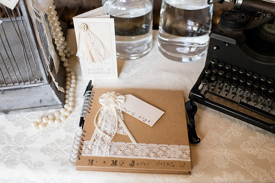 The bride wears Eliza Jane Howell for her Great Gatsby inspired city wedding. Photography by Jo Hastings.