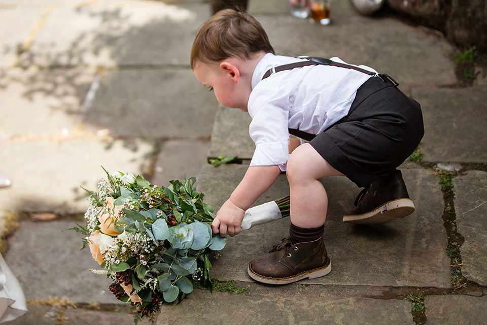 The bride wears Eliza Jane Howell for her Great Gatsby inspired city wedding. Photography by Jo Hastings.