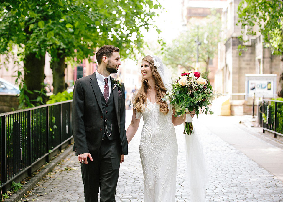 The bride wears Eliza Jane Howell for her Great Gatsby inspired city wedding. Photography by Jo Hastings.