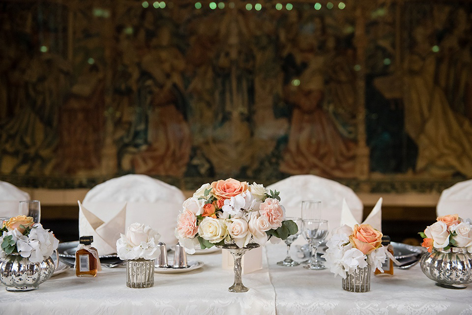 The bride wears Eliza Jane Howell for her Great Gatsby inspired city wedding. Photography by Jo Hastings.