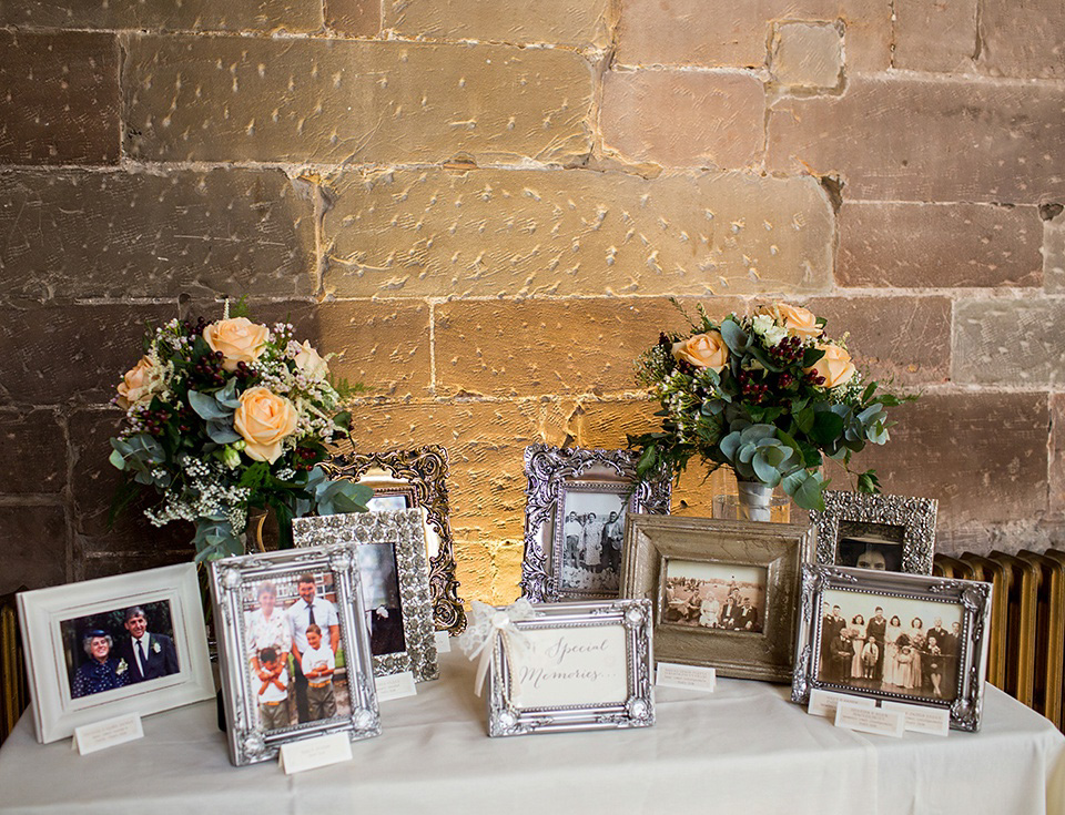 The bride wears Eliza Jane Howell for her Great Gatsby inspired city wedding. Photography by Jo Hastings.