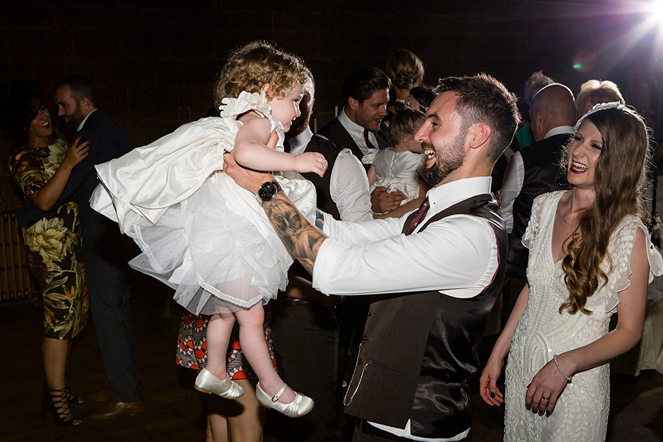 The bride wears Eliza Jane Howell for her Great Gatsby inspired city wedding. Photography by Jo Hastings.