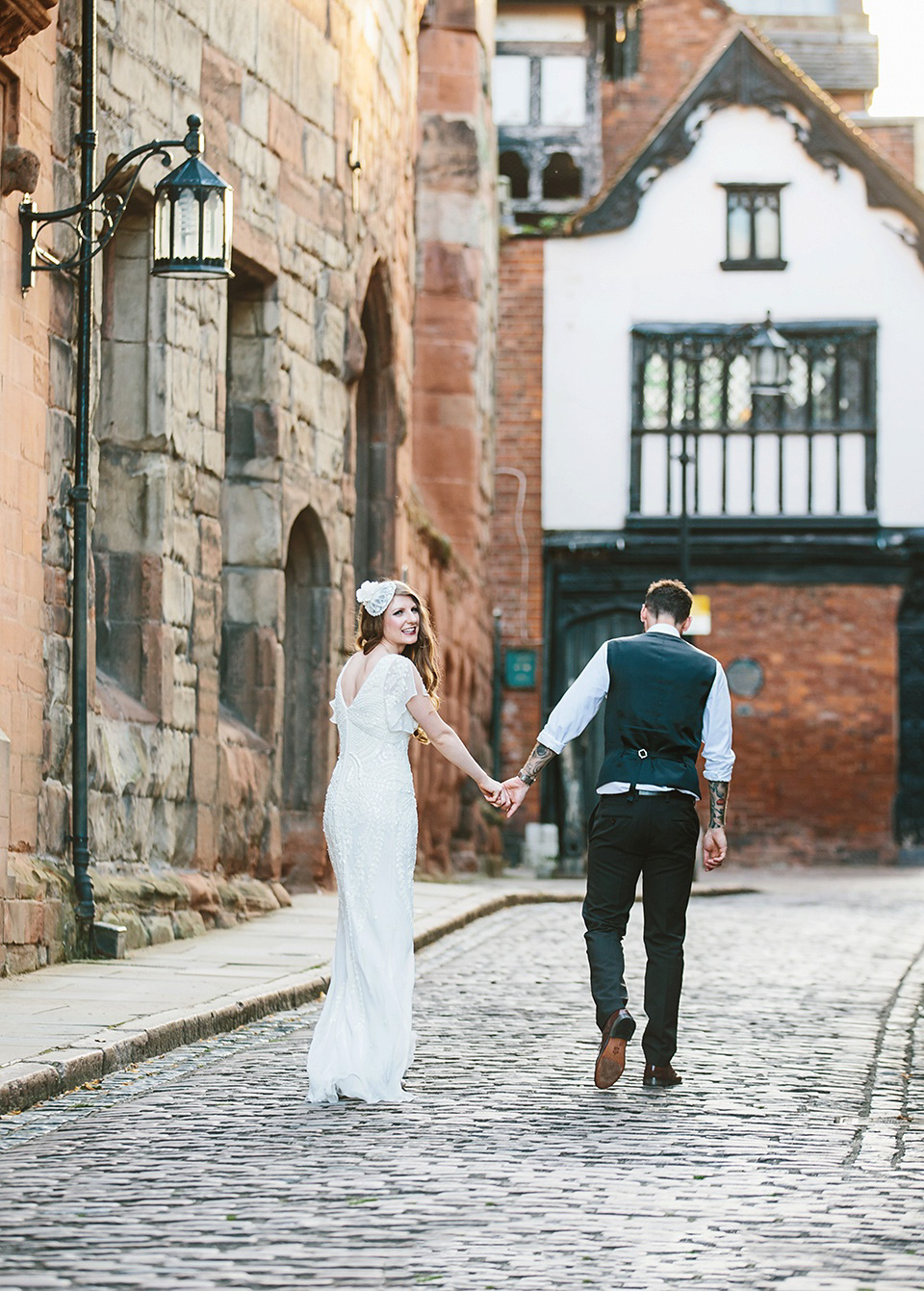 The bride wears Eliza Jane Howell for her Great Gatsby inspired city wedding. Photography by Jo Hastings.