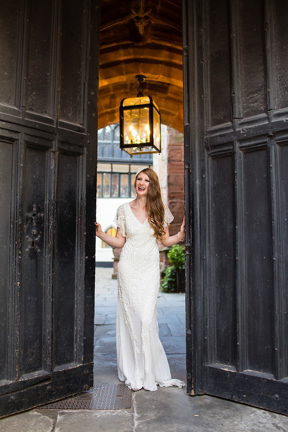 The bride wears Eliza Jane Howell for her Great Gatsby inspired city wedding. Photography by Jo Hastings.