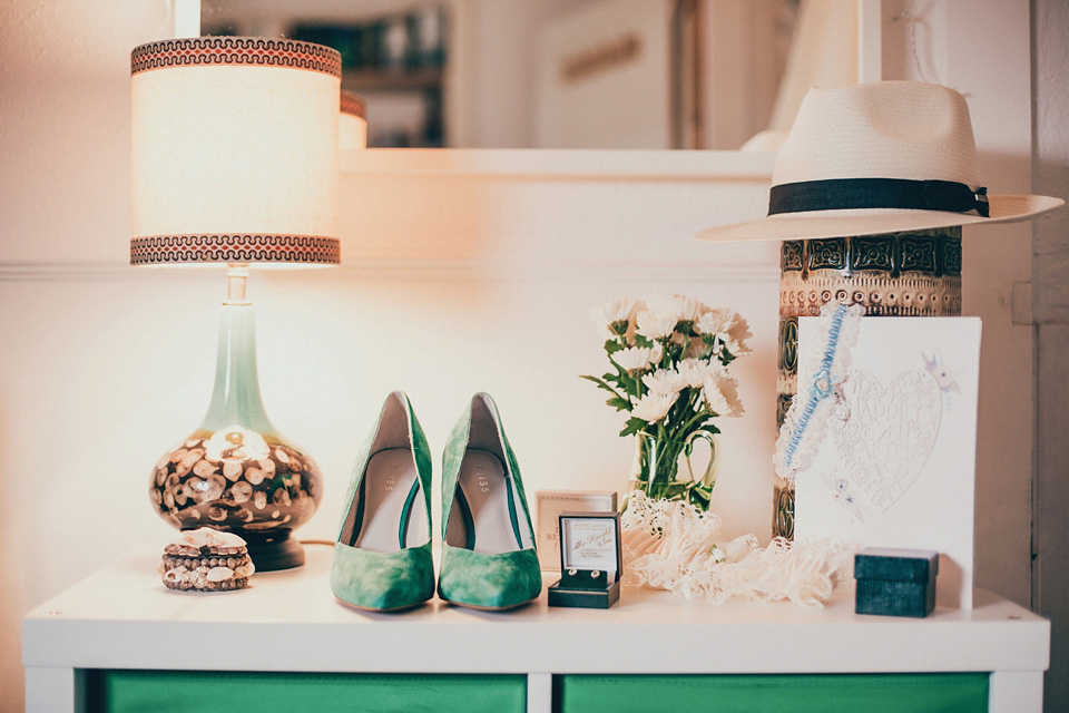 The bride wears green wedding shoes and a 50's style dress from Flossy and Dossy for her Glasgow wedding. Photography by John Elphinstone-Stirling.