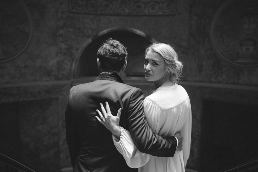 Bride Jess wears an original 1970's vintage Ossie Clarke dress for her Jewish wedding ceremony at Home House in London. Photography by Rebecca Goddard.