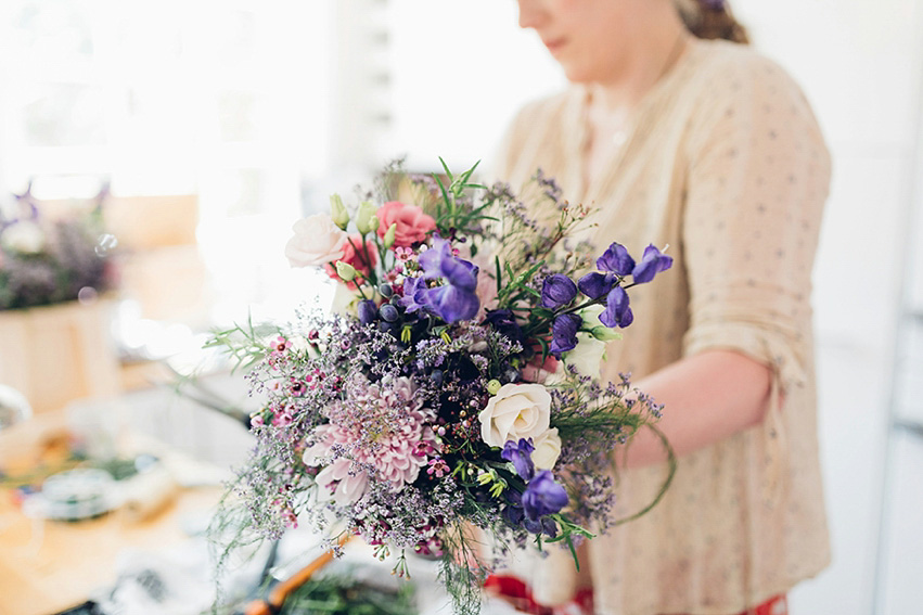 A summer bandstand wedding in London. Photography by Miss Gen.