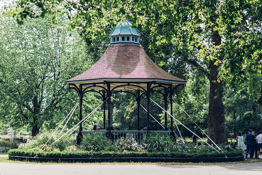 A summer bandstand wedding in London. Photography by Miss Gen.