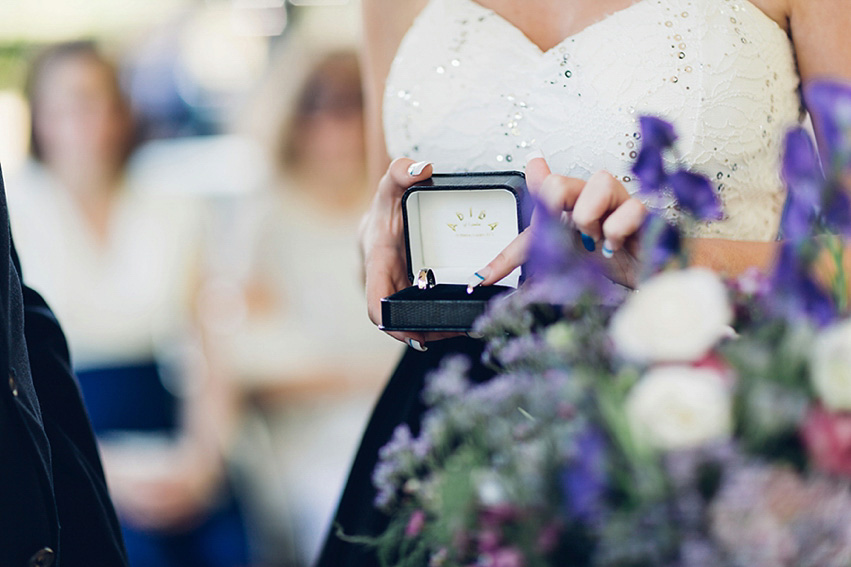 A summer bandstand wedding in London. Photography by Miss Gen.