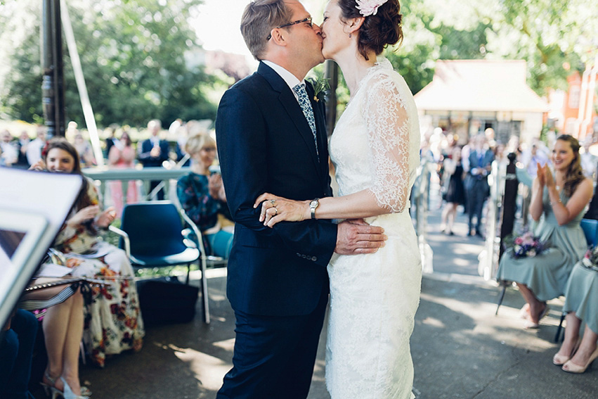A summer bandstand wedding in London. Photography by Miss Gen.