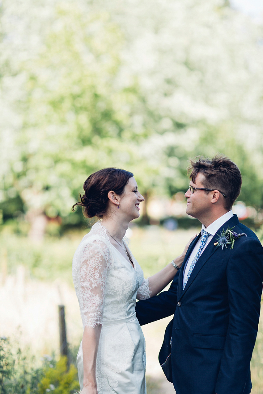 A summer bandstand wedding in London. Photography by Miss Gen.