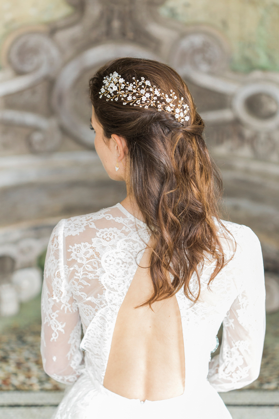 Hermione Harbut, dreamy, ethereal and delicate headpieces for brides. Visit hermioneharbutt.com.