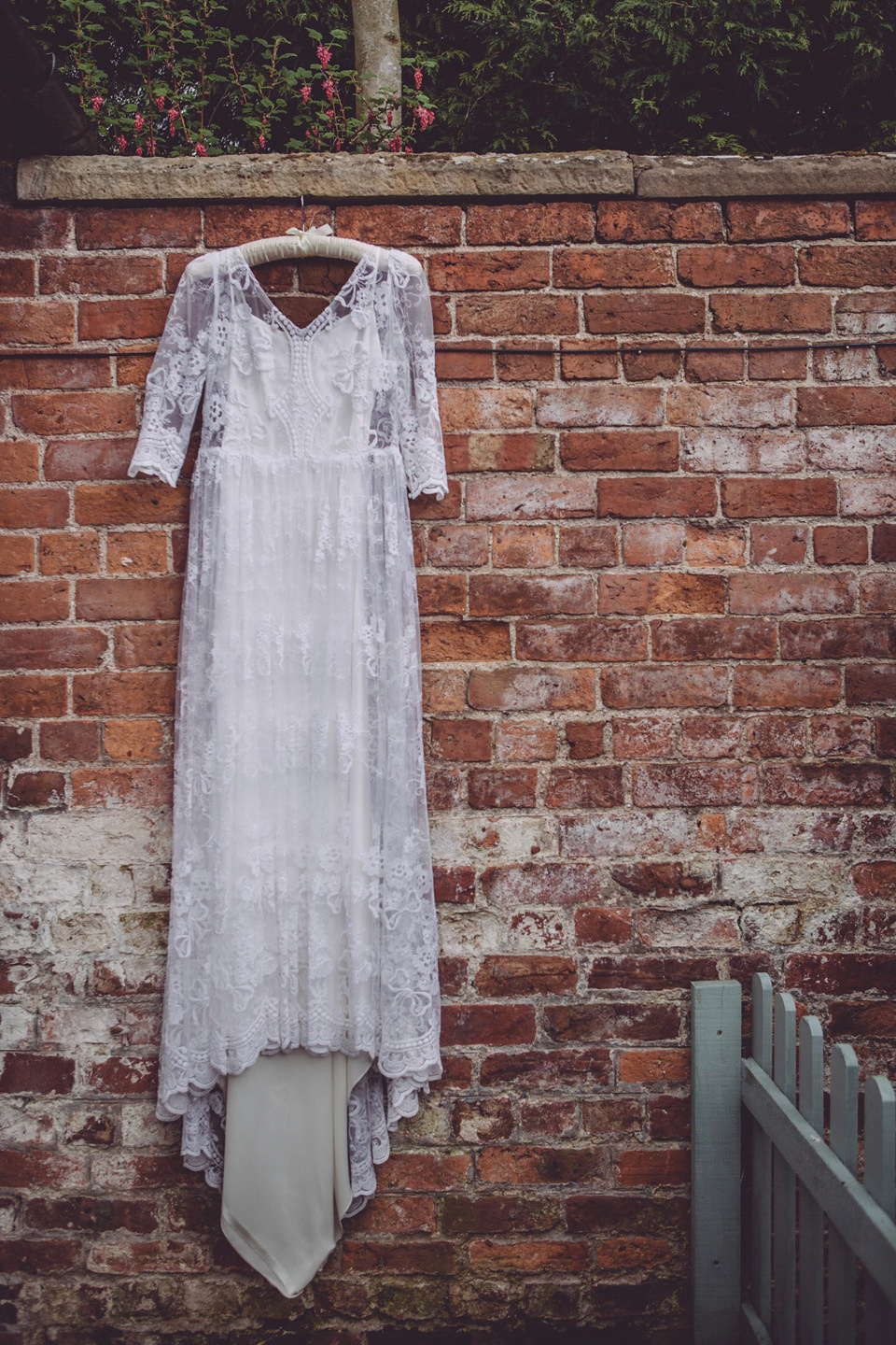 Elizabeth Avey Vintage Lace and Tulips for a Relaxed Spring Barn Wedding. Photography by Kate Scott.