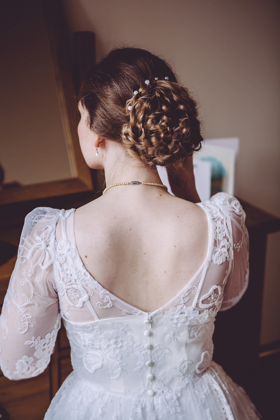 Elizabeth Avey Vintage Lace and Tulips for a Relaxed Spring Barn Wedding. Photography by Kate Scott.