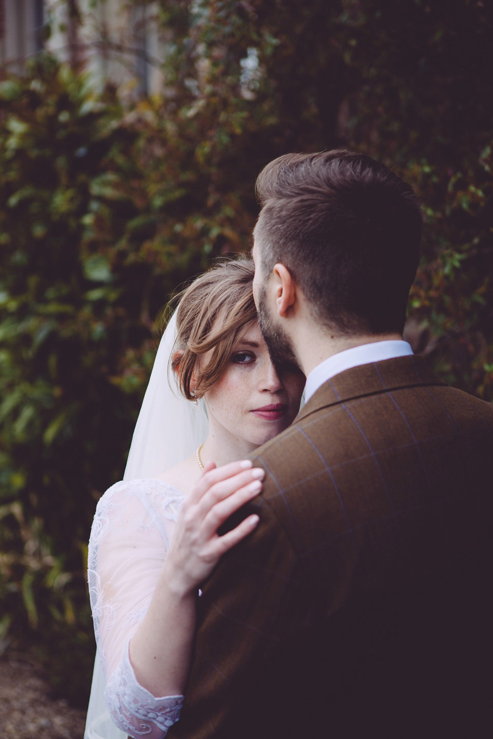 Elizabeth Avey Vintage Lace and Tulips for a Relaxed Spring Barn Wedding. Photography by Kate Scott.