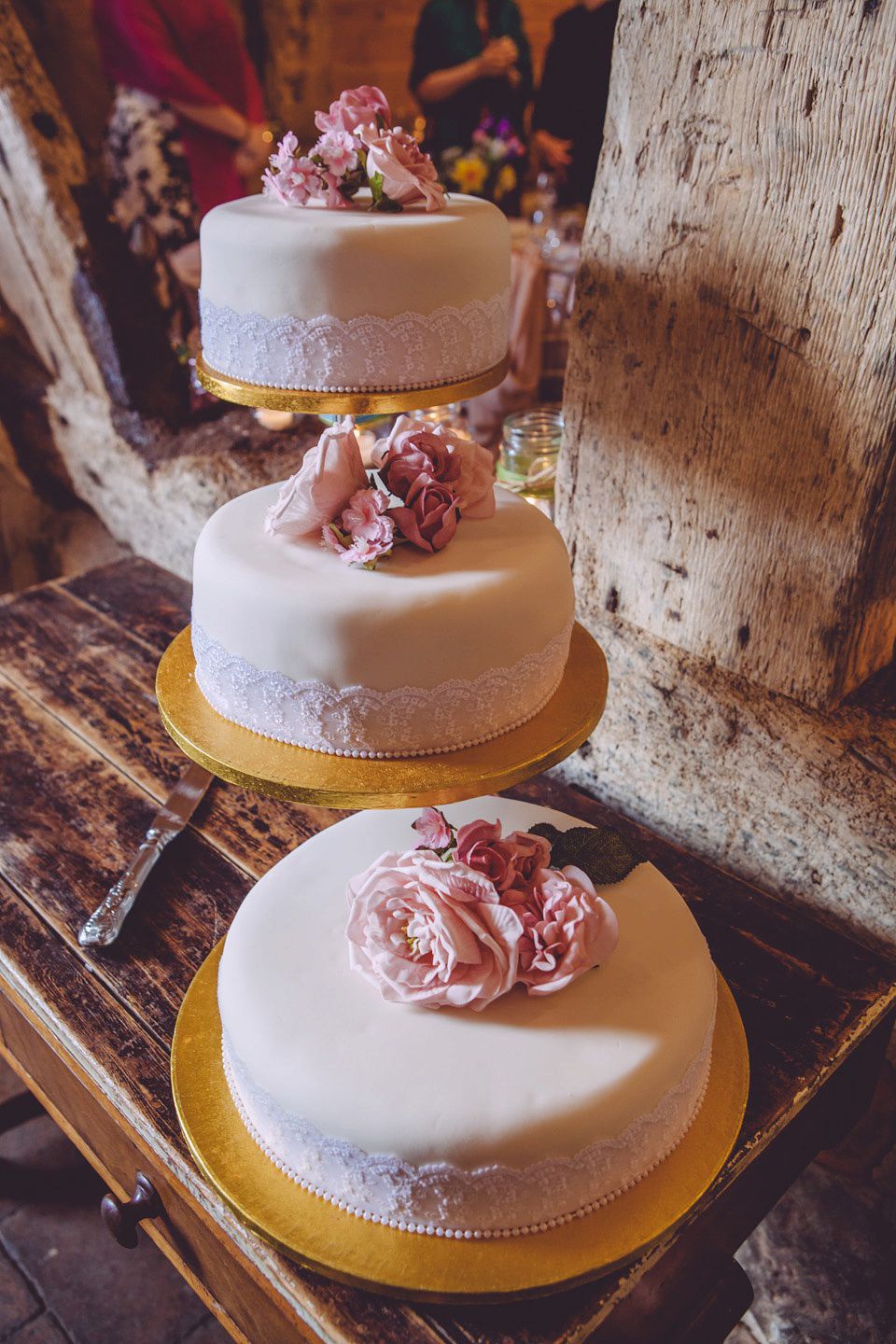 Elizabeth Avey Vintage Lace and Tulips for a Relaxed Spring Barn Wedding. Photography by Kate Scott.