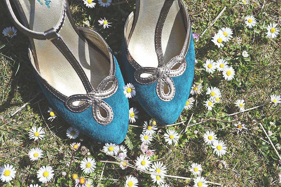 Vintage 1950s Inspired Humanist Beach Wedding in Scotland. Images by Icon Photography Studios.