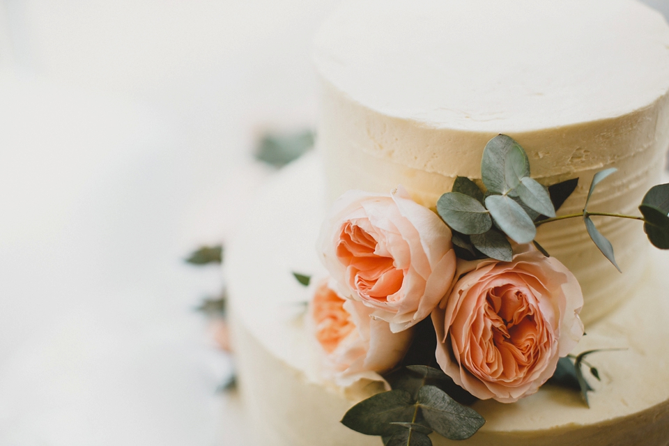 Bloomsbury Wedding Cake - HaydnRydings-Jen+James_074