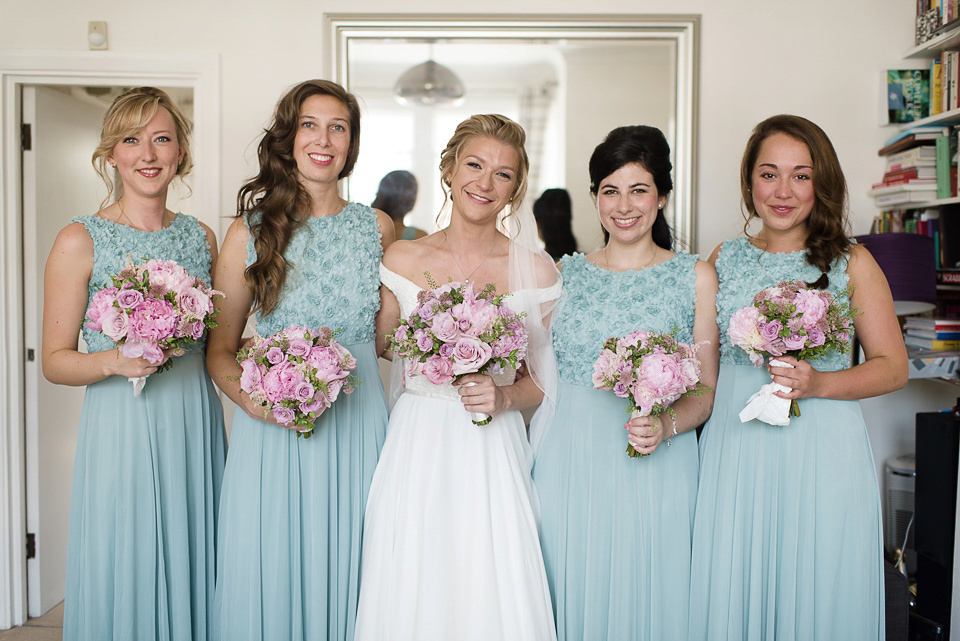 Stephanie Allin Elegance for a Pastel Colour London Wedding. Photography by Julie Michaelsen.