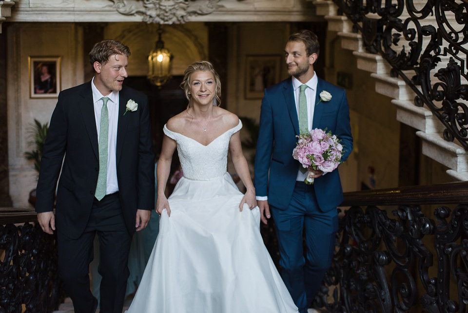 Stephanie Allin Elegance for a Pastel Colour London Wedding. Photography by Julie Michaelsen.