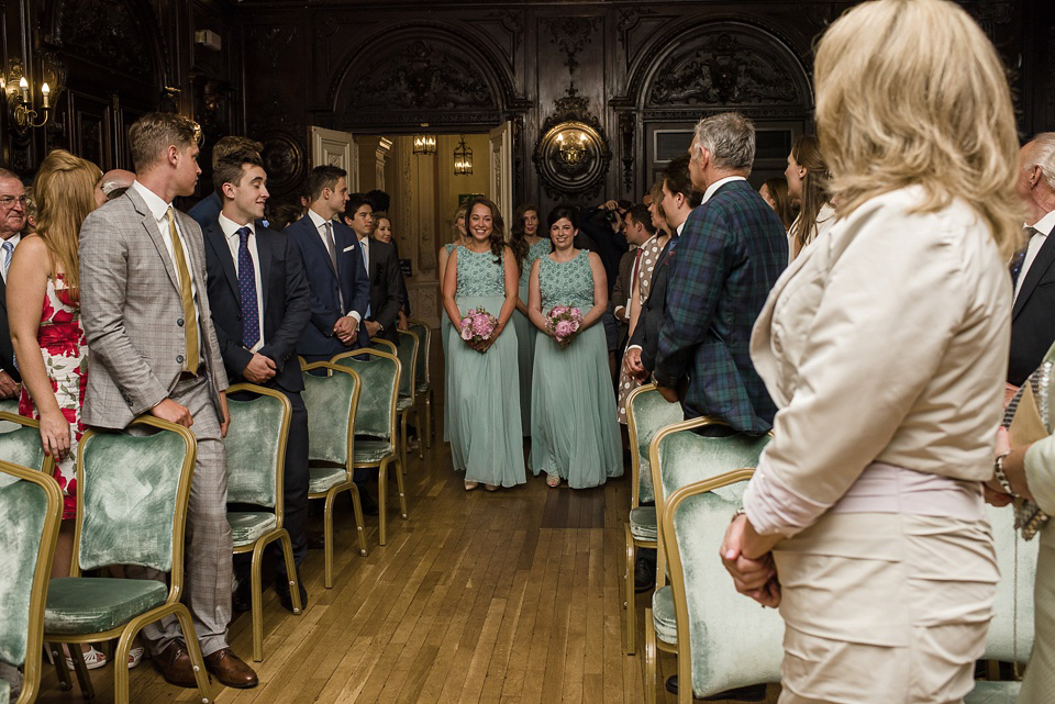 Stephanie Allin Elegance for a Pastel Colour London Wedding. Photography by Julie Michaelsen.