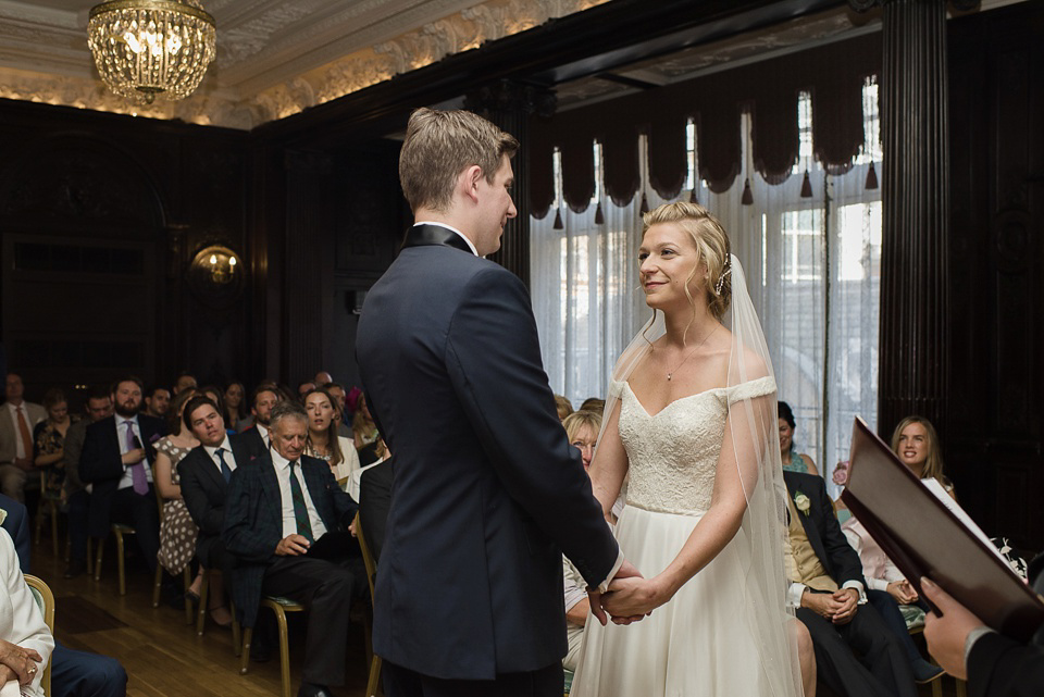 Stephanie Allin Elegance for a Pastel Colour London Wedding. Photography by Julie Michaelsen.