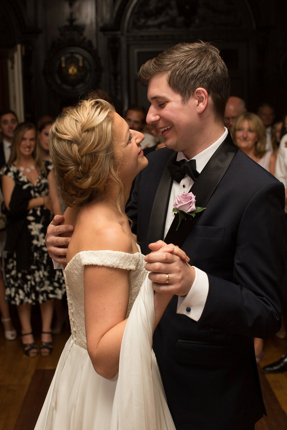 Stephanie Allin Elegance for a Pastel Colour London Wedding. Photography by Julie Michaelsen.