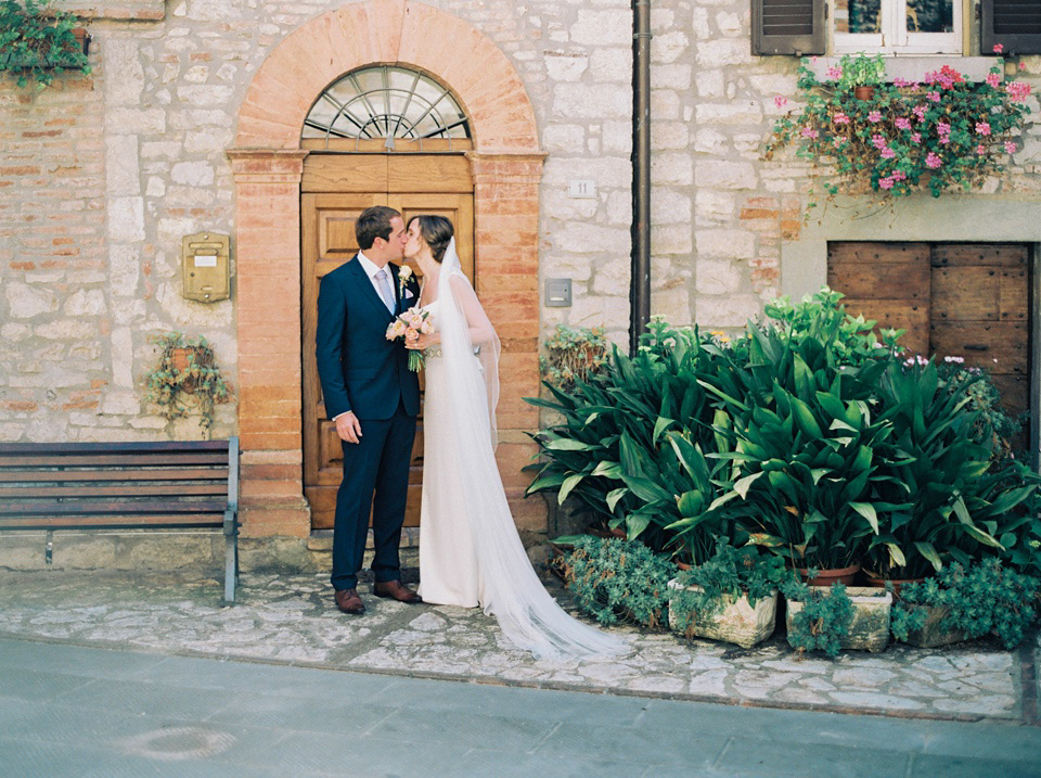 A Sweet Fiat 500 and Stephanie Allin Gown for an Elegant Italian wedding. Images by Charli Photography.