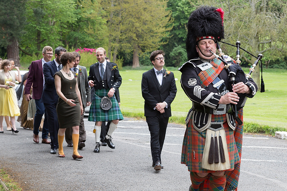 wpid386689 colourful fun family edinburgh wedding 11