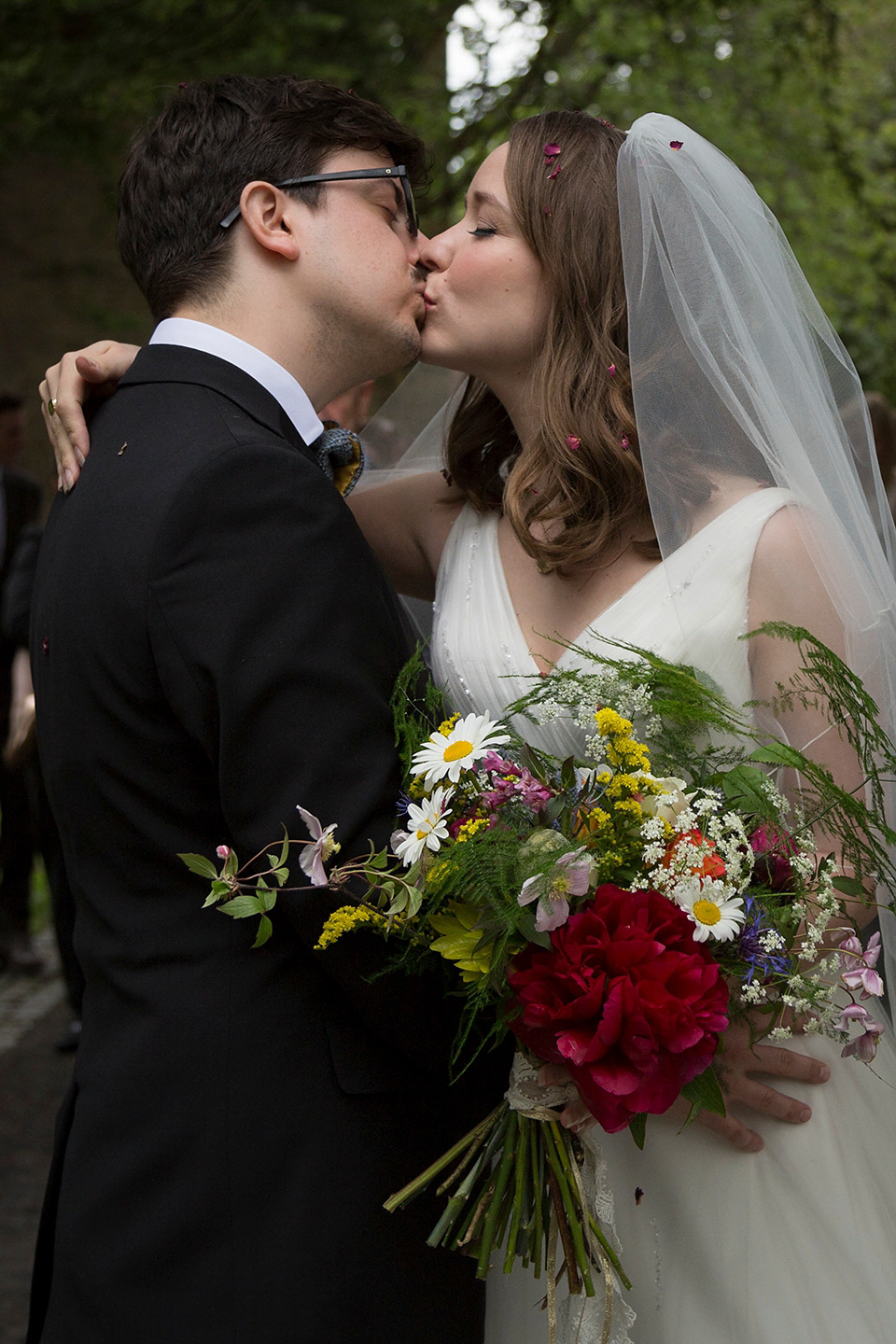 wpid386709 colourful fun family edinburgh wedding 21