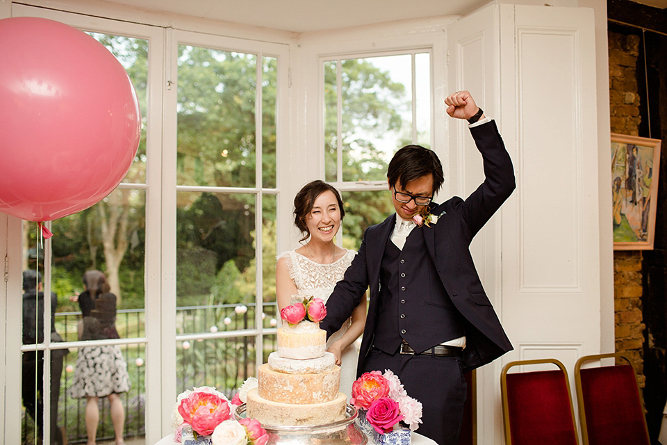 A Multicultural Wedding With Tea, Lace and Pink Balloons. Photography by Irene Yap.