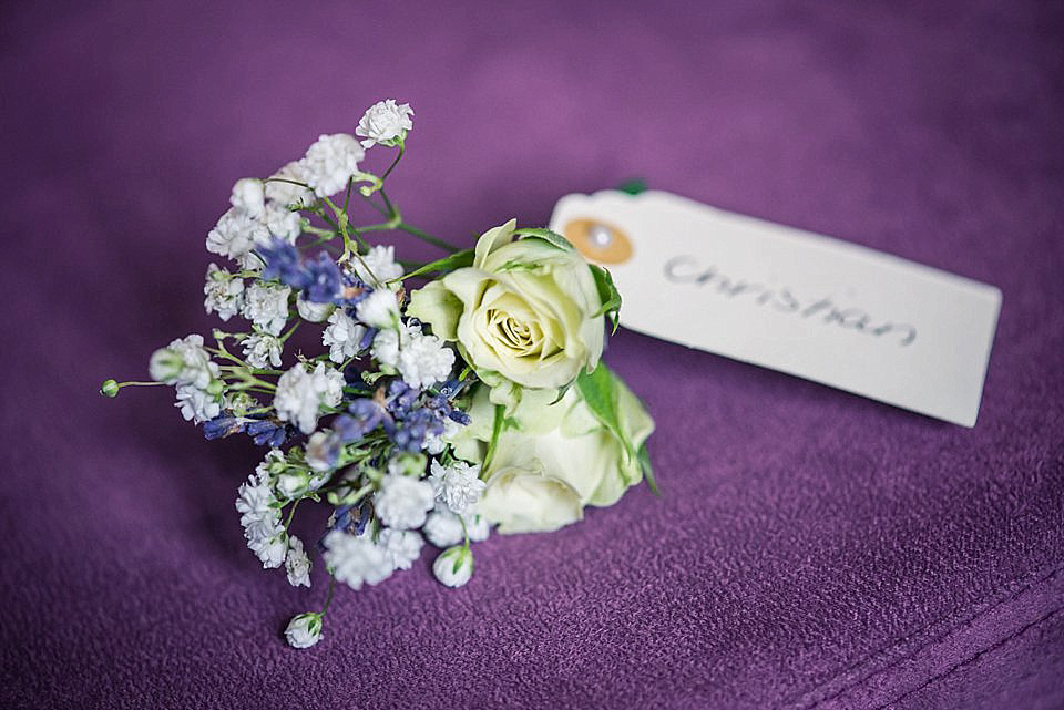 An Elegant Ghost Gown for a Relaxed City Wedding. Photography by Julie Anne Images.