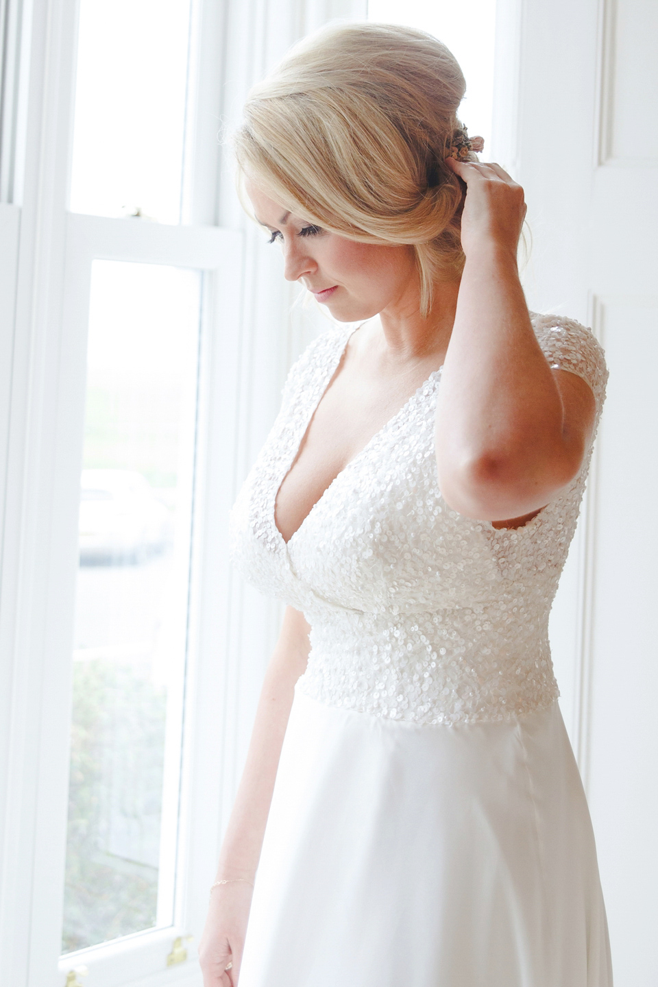 The wedding of Sinclair Seller, co-founder of Maids to Measure. Sinclair had 13 bridesmaids for her laid-back and glamorous British backyard wedding. Photography by Claire Graham and Lucy Davenport.