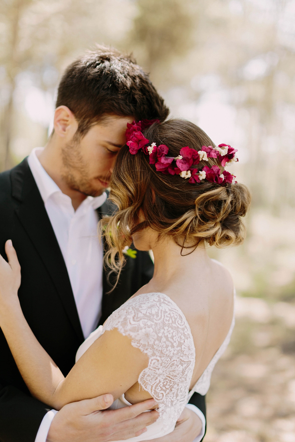 Otaduy Glamour and Spanish Elopement Style. Styling and concept by Bodas Entre Tules, photogrpahy by Levi Tijerini.