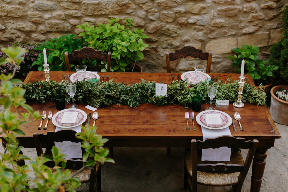 Otaduy Glamour and Spanish Elopement Style. Styling and concept by Bodas Entre Tules, photogrpahy by Levi Tijerini.