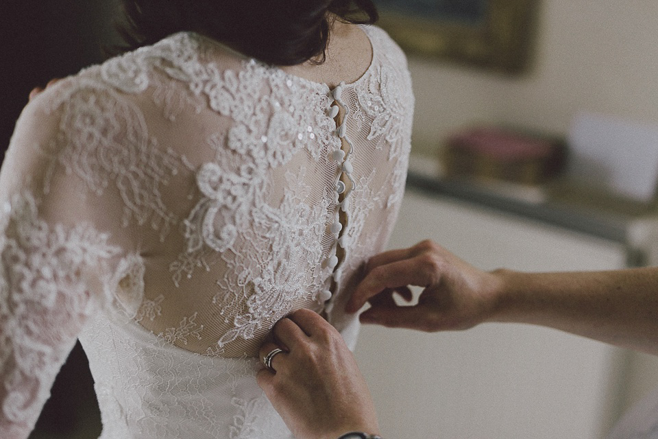 Pronovias Lace and a Juliet Cap Veil for a Japanese and 1930's Vintage Inspired Wedding. Scuffins Photography.